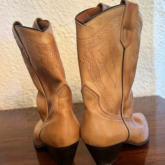 Tan Heeled Leather Boots with Western Style - Picture 6 of 8